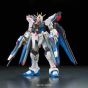 BANDAI Mobile Suite Gundam SEED DESTINY - Real Grade RG ZGMF-X20A Strike Freedom GUNDAM Model Kit Figur